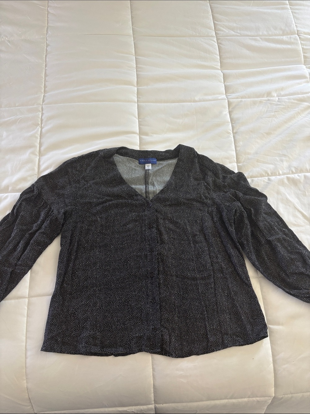 Simply Styled Black and White V-Neck Long Sleeve Blouse